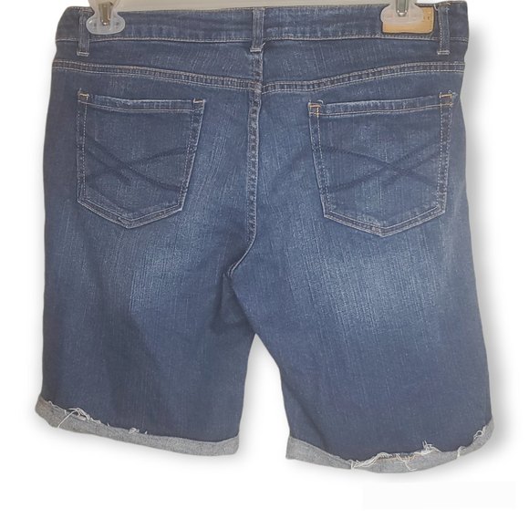 𝅺AEROPOSTALE distressed stretch medium wash denim Bermuda size 10 - Picture 2 of 10